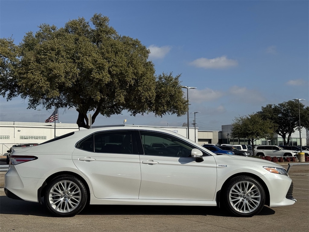 Used 2019 Toyota Camry Hybrid XLE w/Entune 3.0 Audio Plus/18-in Alloy Sedan