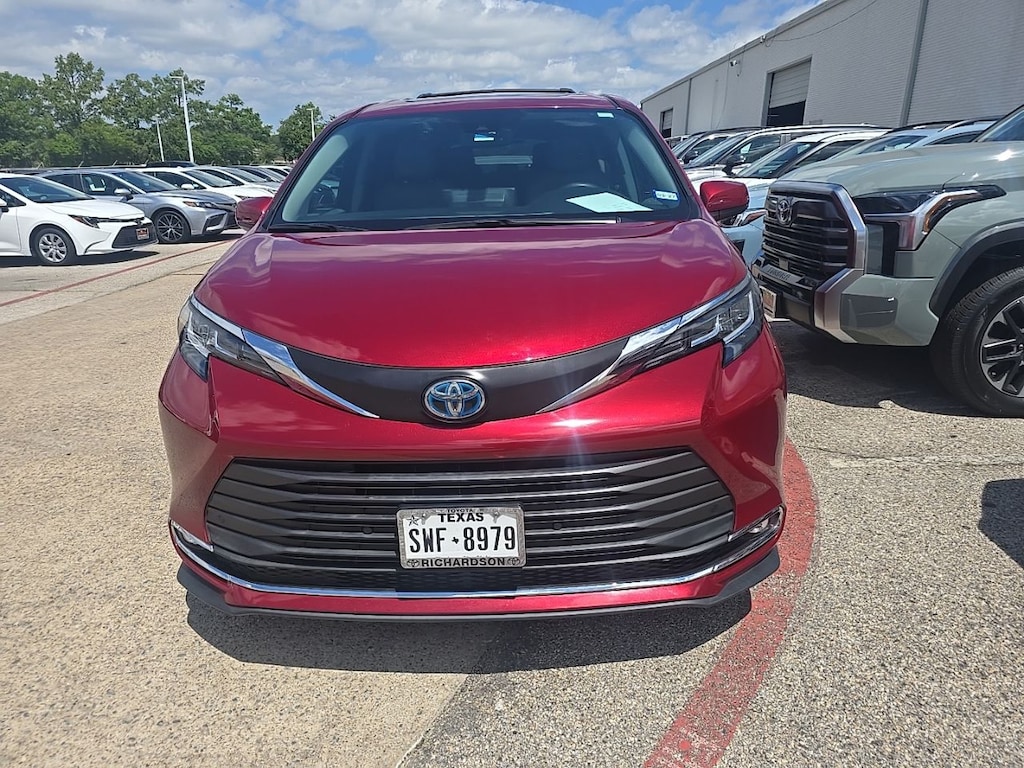 Used 2021 Toyota Sienna XLE 8 Passenger Van
