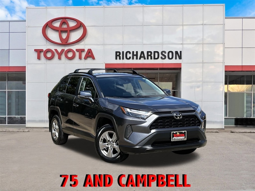 Used 2023 Toyota RAV4 XLE w/17-in 5-Spoke Silver Alloy SUV