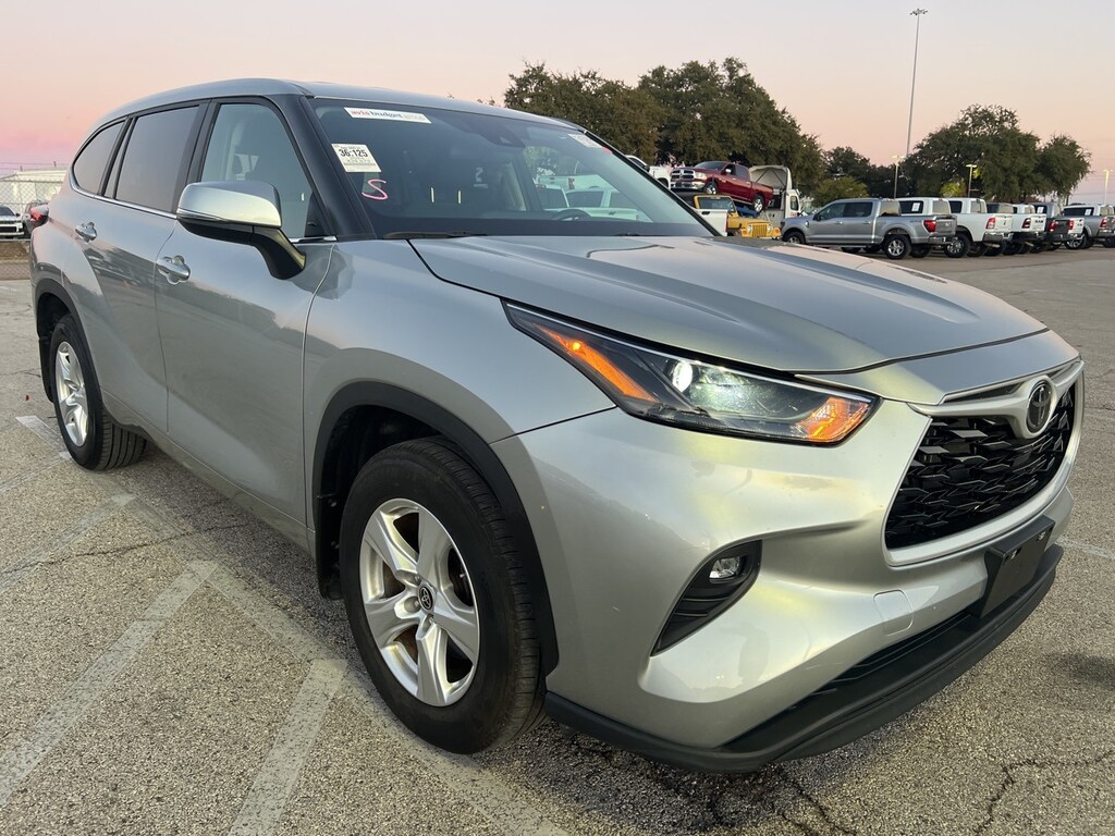 Used 2024 Toyota Highlander LE SUV