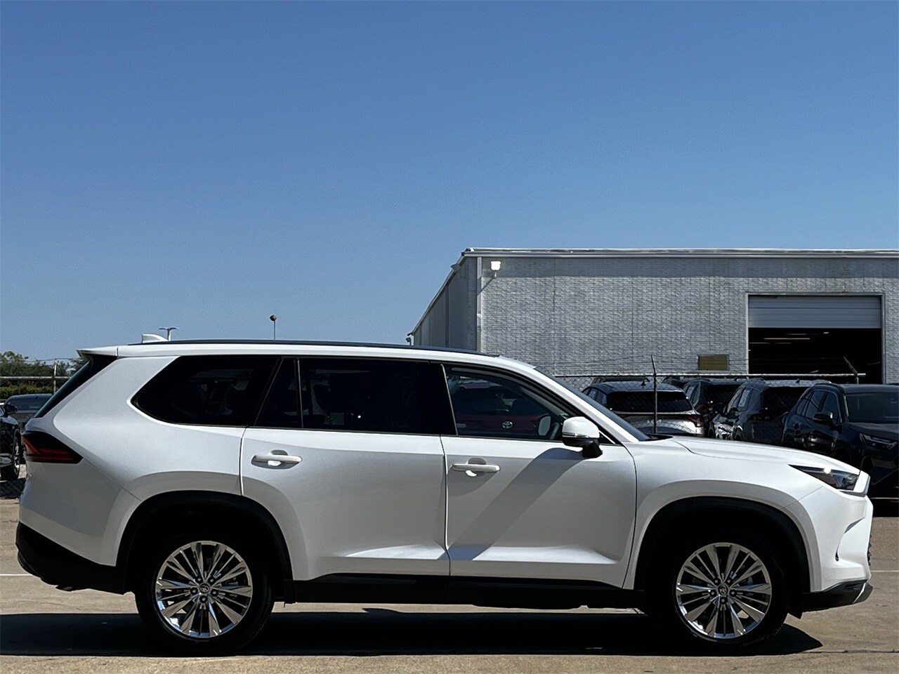2025 Toyota Grand Highlander Limited photo 2