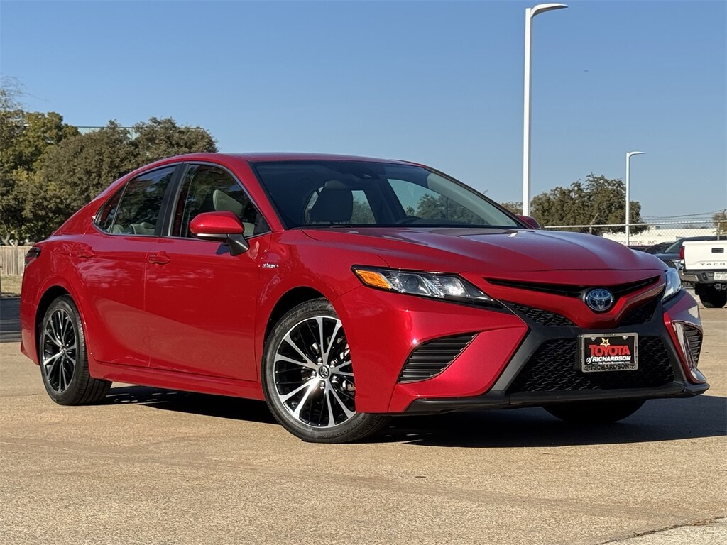 Used 2019 Toyota Camry Hybrid SE Sedan