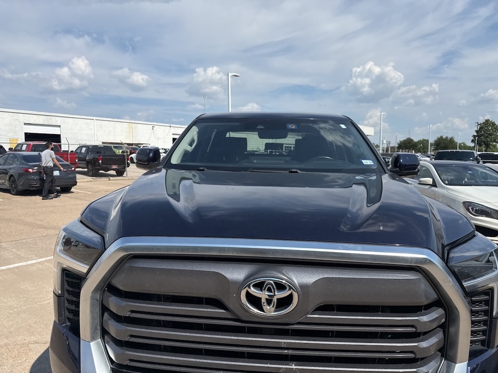 Used 2022 Toyota Tundra Limited w/Navigation/20-Inch Alloy Wheels Truck CrewMax