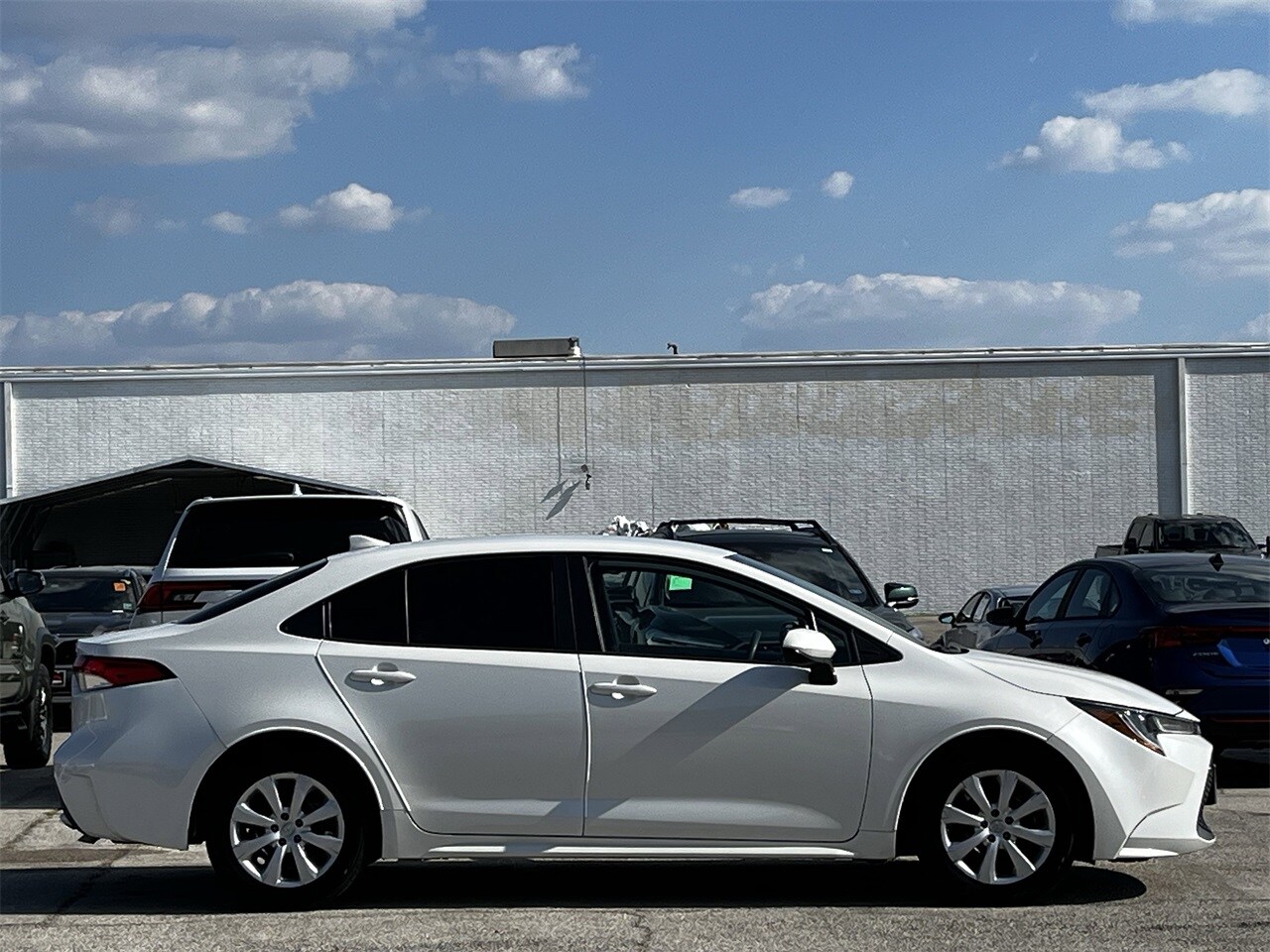 2020 Toyota Corolla LE photo 3