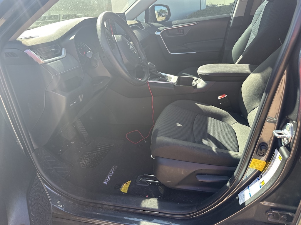 Used 2022 Toyota RAV4 LE w/Apple Carplay/Android Auto SUV