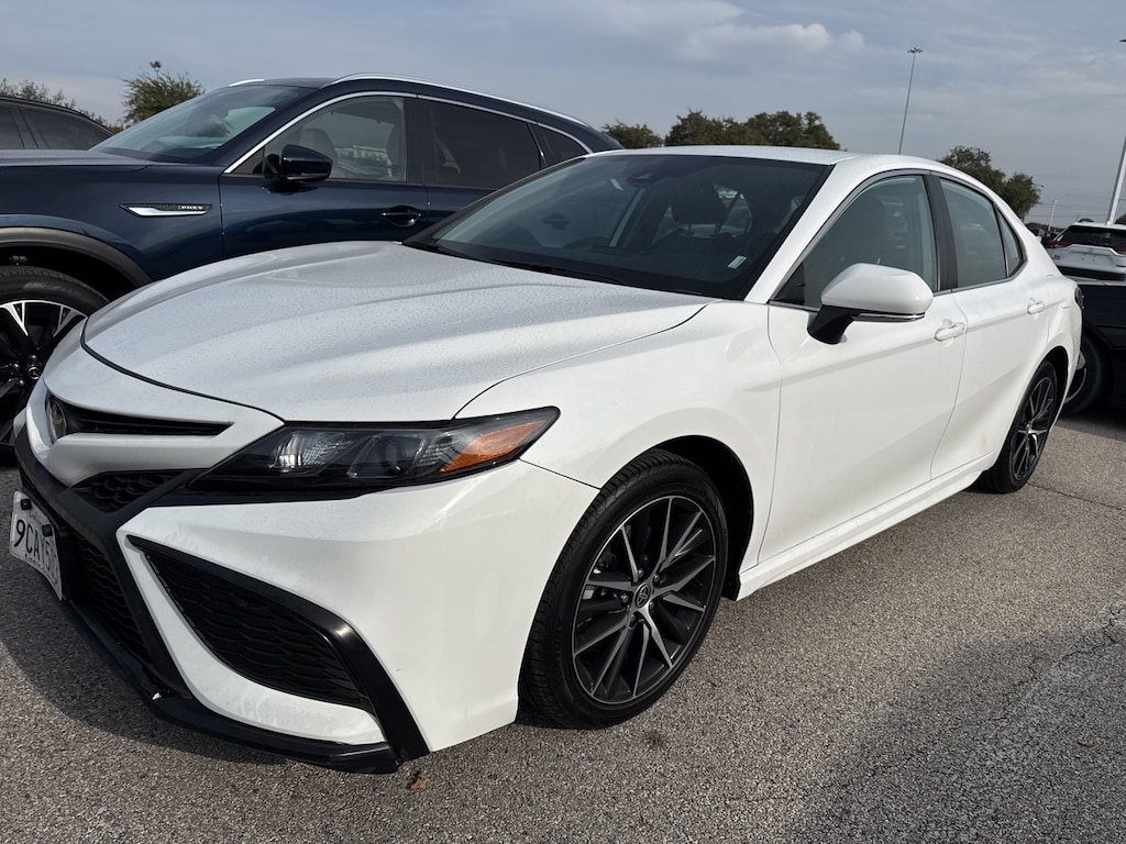 Used 2022 Toyota Camry SE Sedan