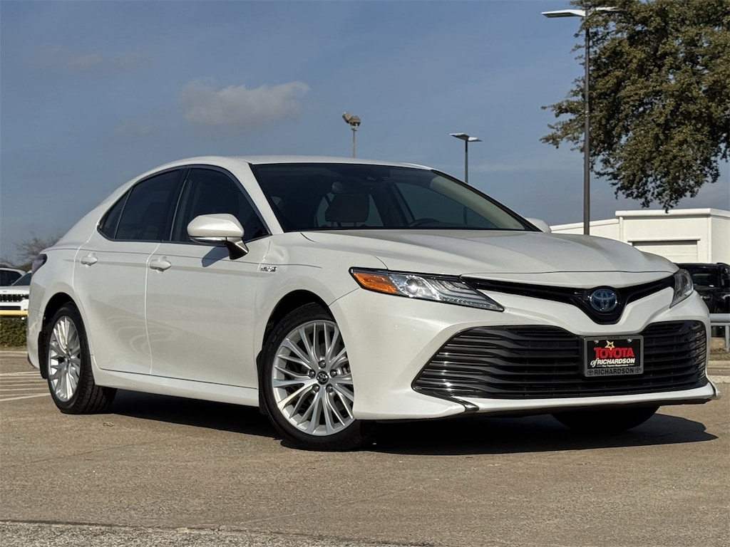 Used 2019 Toyota Camry Hybrid XLE w/Entune 3.0 Audio Plus/18-in Alloy Sedan