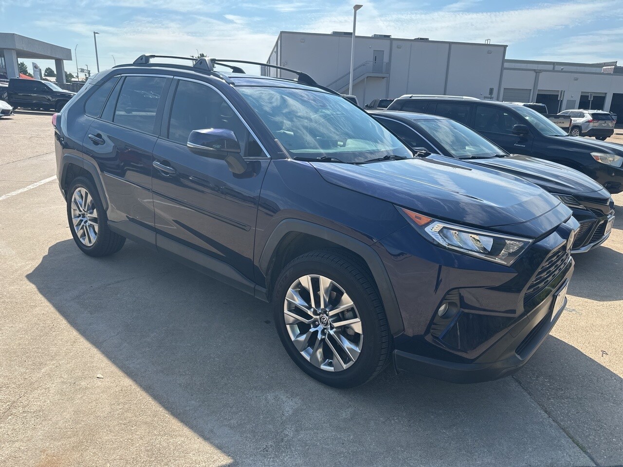2020 Toyota RAV4 XLE Premium photo 2