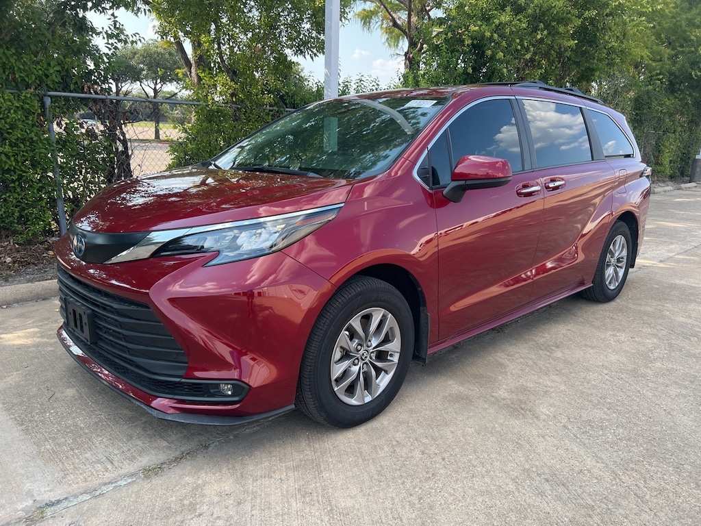 Used 2025 Toyota Sienna XLE 8 Passenger w/XLE Plus Package Van Passenger Van