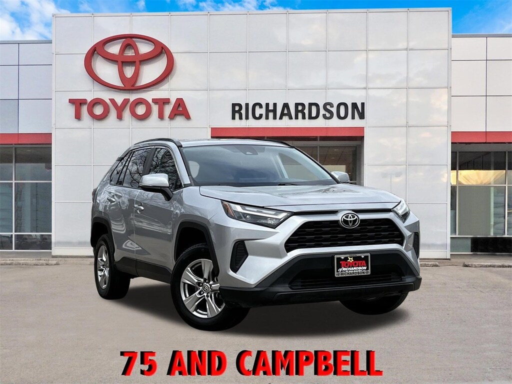 Used 2024 Toyota RAV4 XLE w/Smart-Key/17-Inch 5-Spoke Silver Alloy SUV