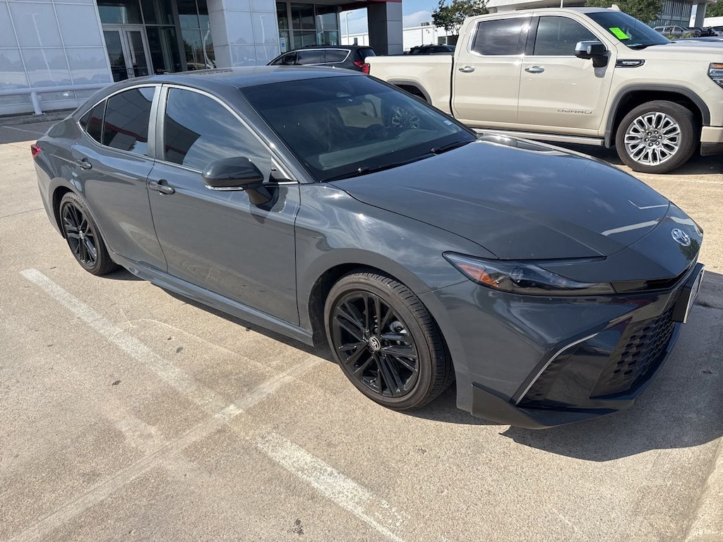 Used 2025 Toyota Camry SE w/Convenience Package/18-in Black-Finished Allo Sedan