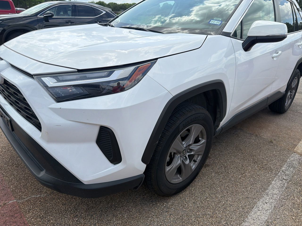 2024 Toyota RAV4 XLE FWD's photo