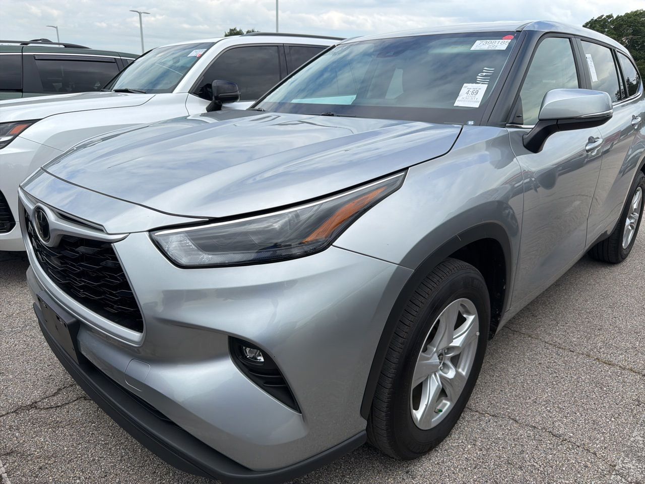 2025 Toyota Highlander LE FWD's photo