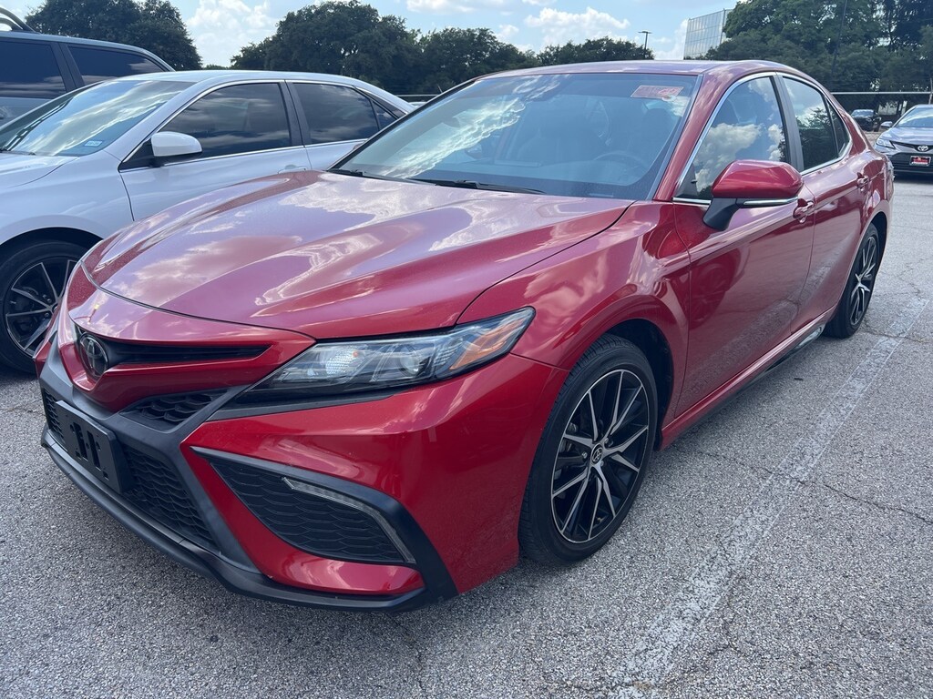 Used 2022 Toyota Camry SE w/18-in Black Machined-Finish Alloy Sedan
