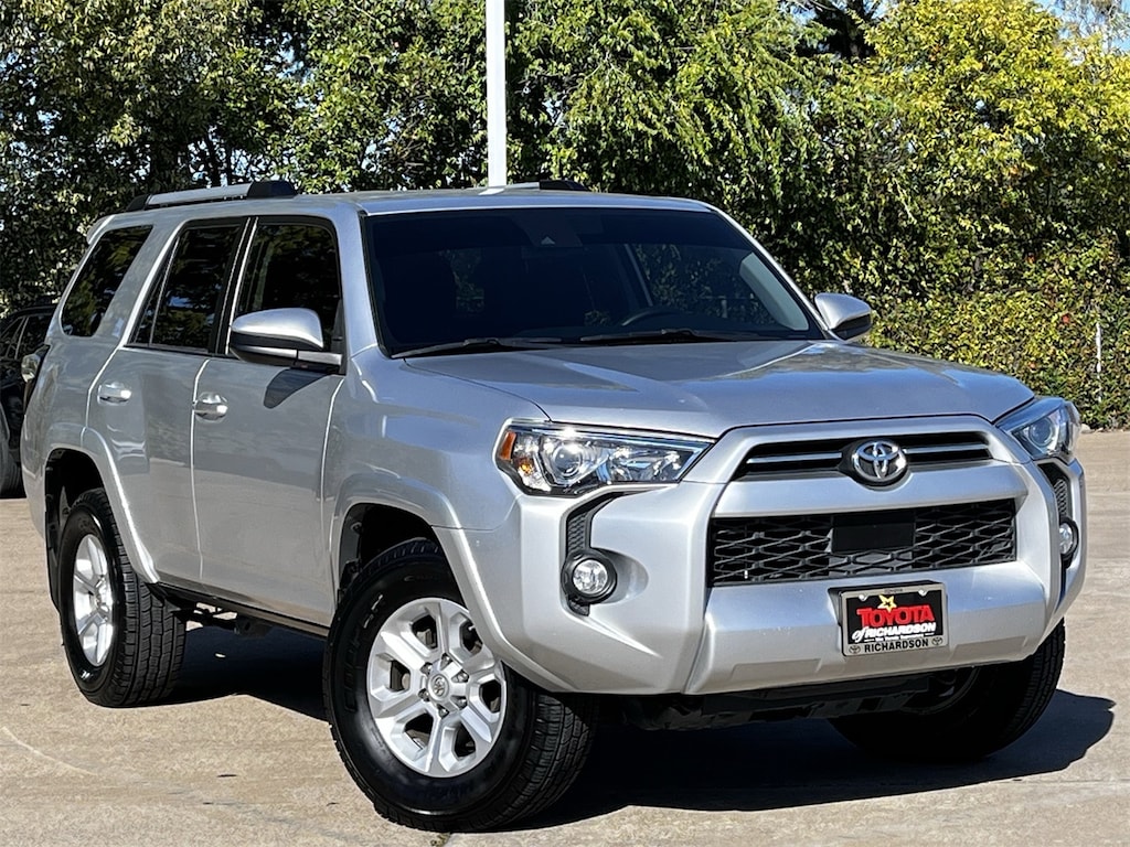Used 2020 Toyota 4Runner SR5 w/17-in 6-Spoke Alloy Wheels SUV