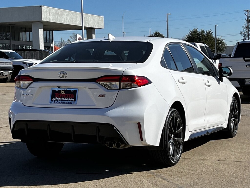 Used 2023 Toyota Corolla SE w/18-Inch Alloy w/Graphite Finish Sedan