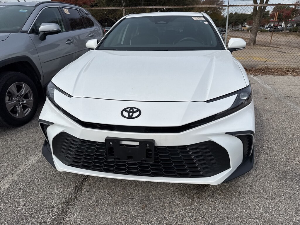Used 2025 Toyota Camry SE w/Smart Key System/18-in Black-Finished Alloy Sedan