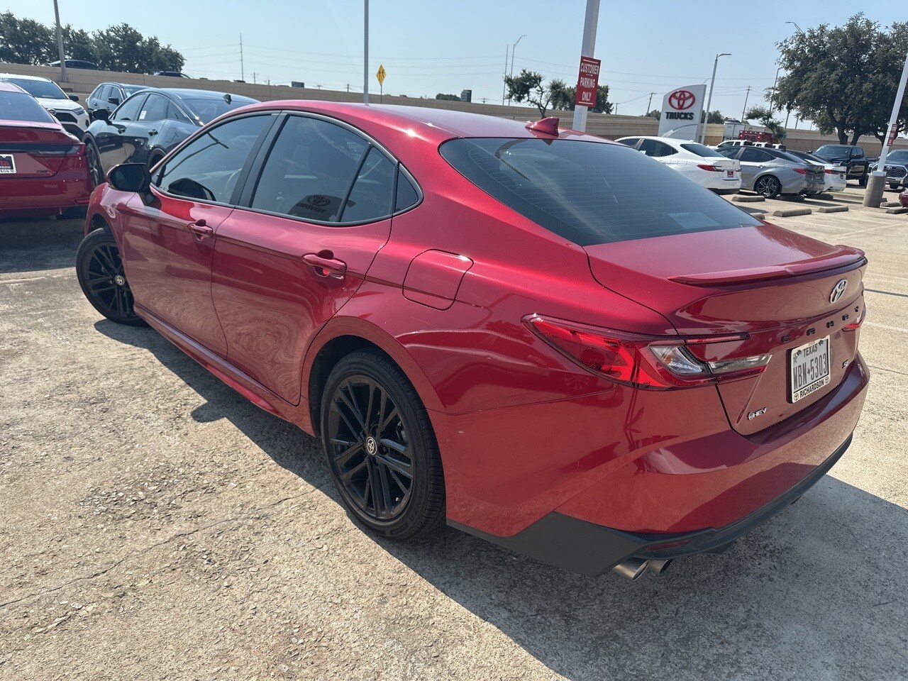 2025 Toyota Camry SE photo 3