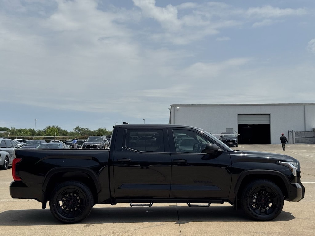 Used 2024 Toyota Tundra SR5 w/Premium Package/18-in Black Alloy Wheels Truck CrewMax