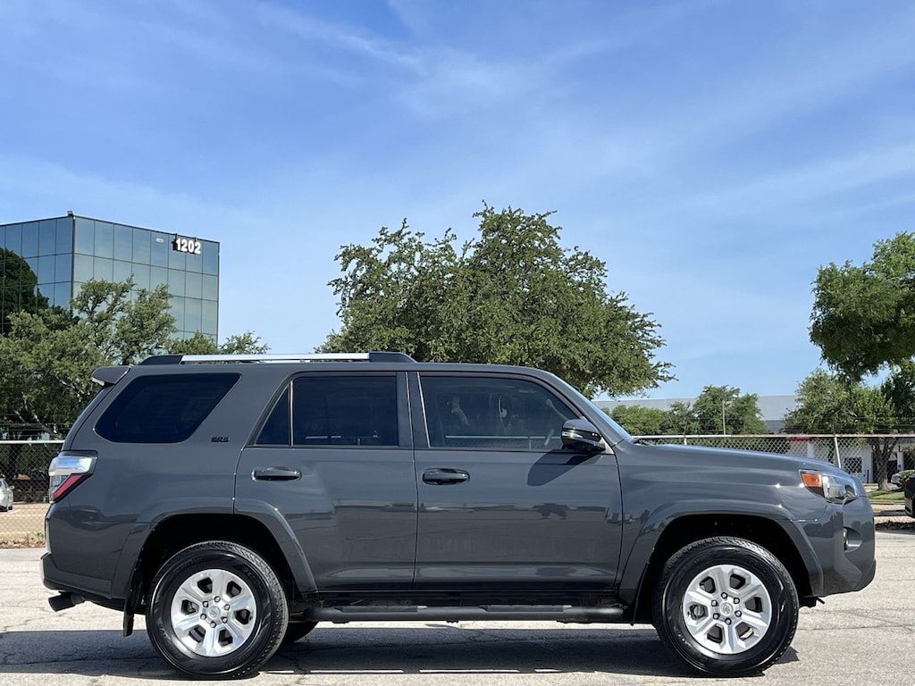 Used 2024 Toyota 4Runner SR5 Premium w/Third-Row/Navigation/Leather/Sunroof SUV