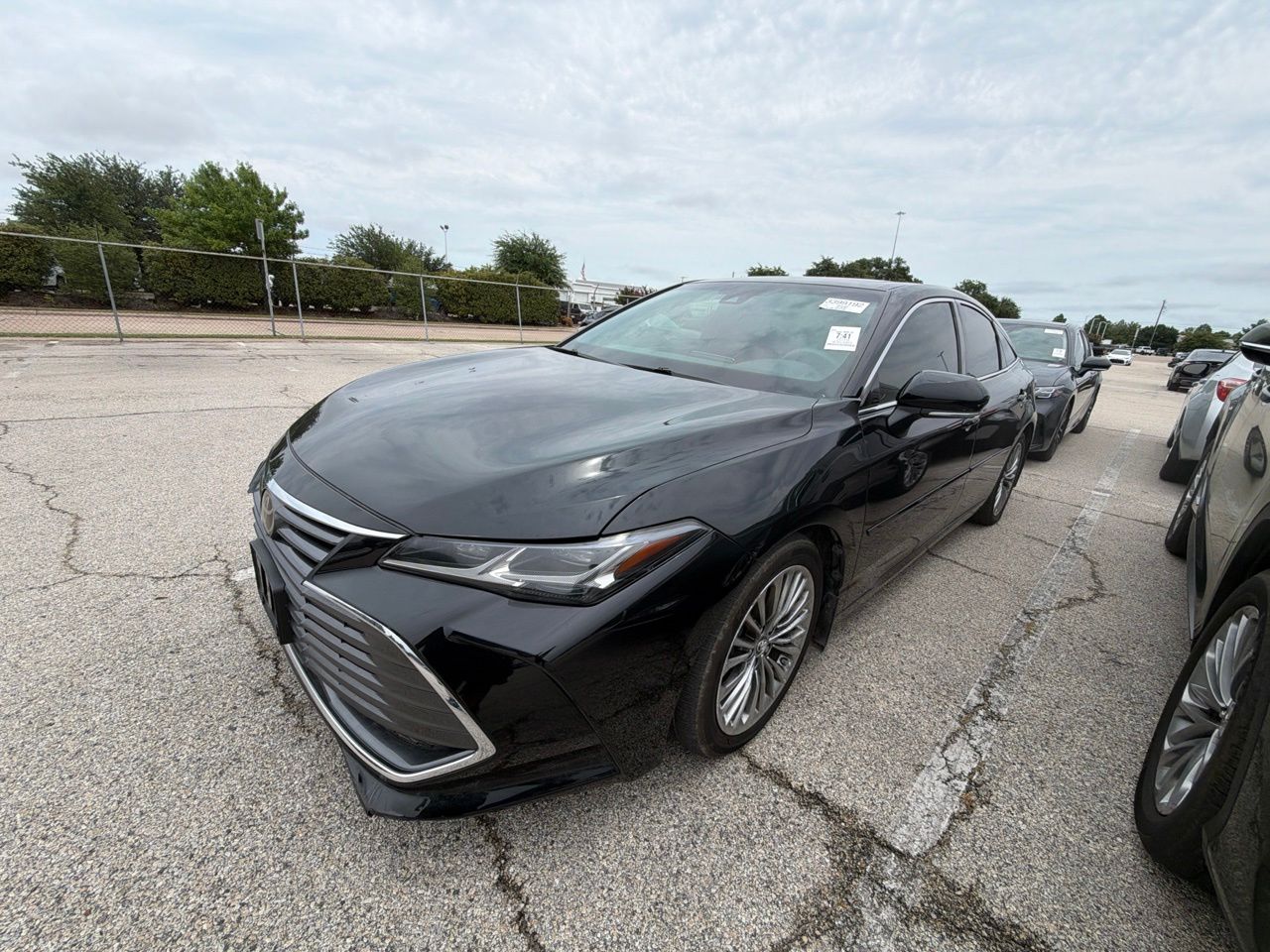 2019 Toyota Avalon Limited's photo