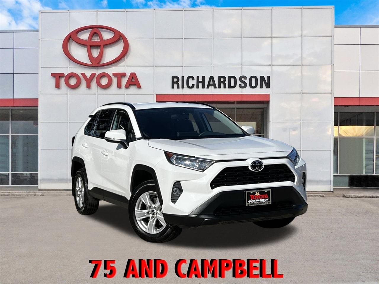 2021 Toyota RAV4 XLE's photo