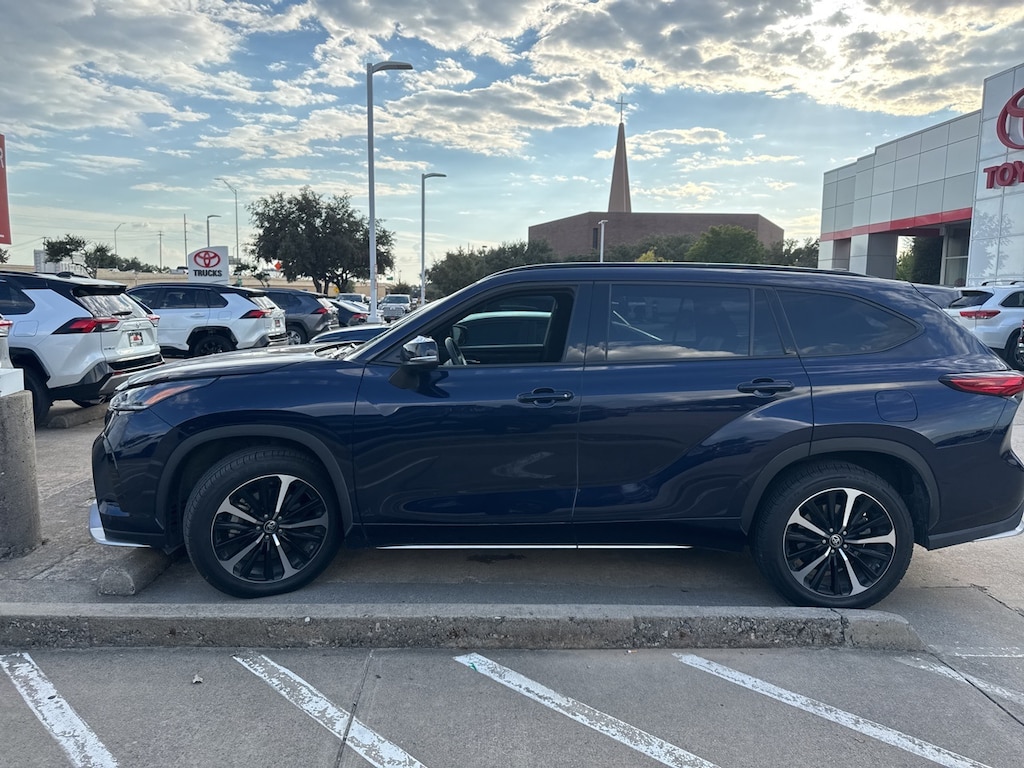 Used 2022 Toyota Highlander XSE w/20-in Machined-Face Alloy SUV