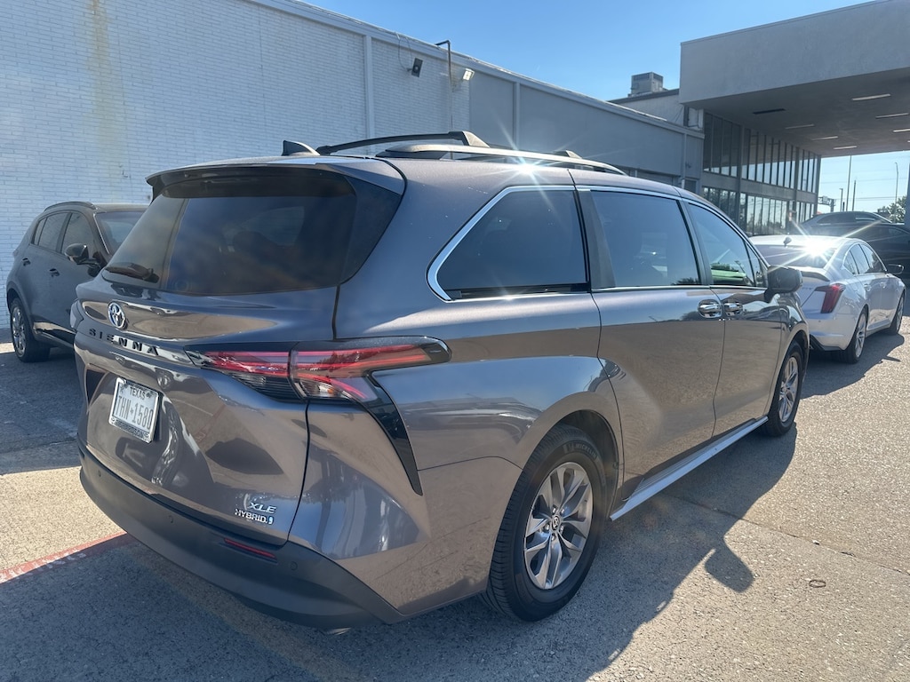 Used 2021 Toyota Sienna XLE w/Moonroof/17-in Alloy/Softex-Leather Van
