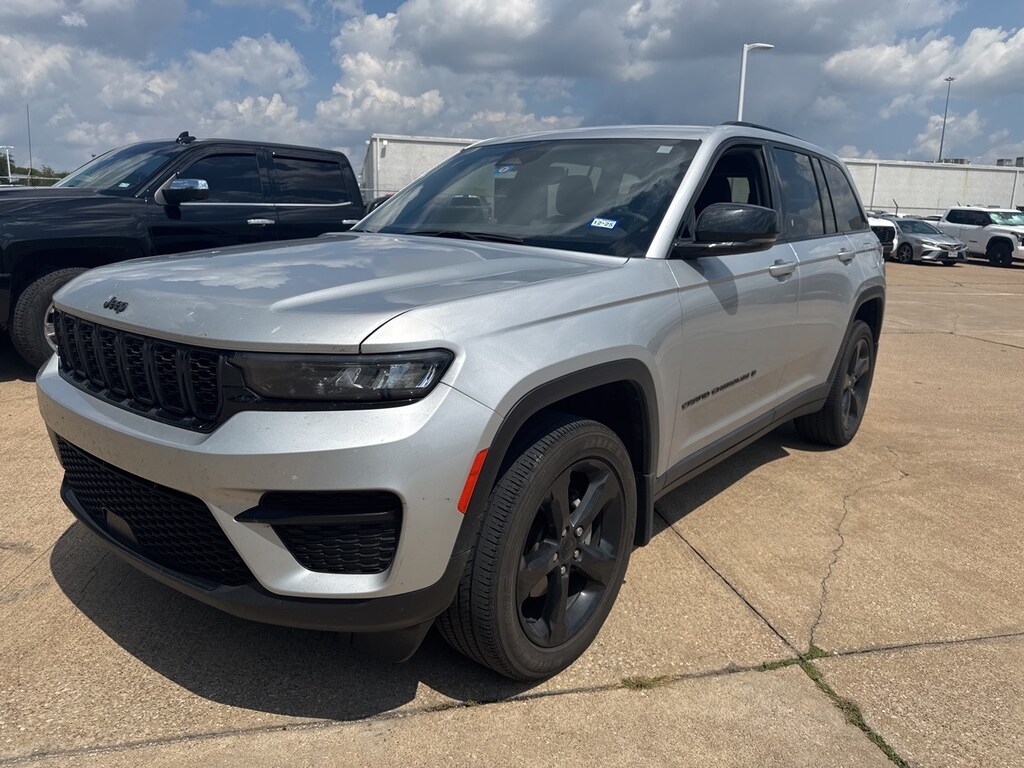 Used 2023 Jeep Grand Cherokee Altitude w/Appearance Package SUV