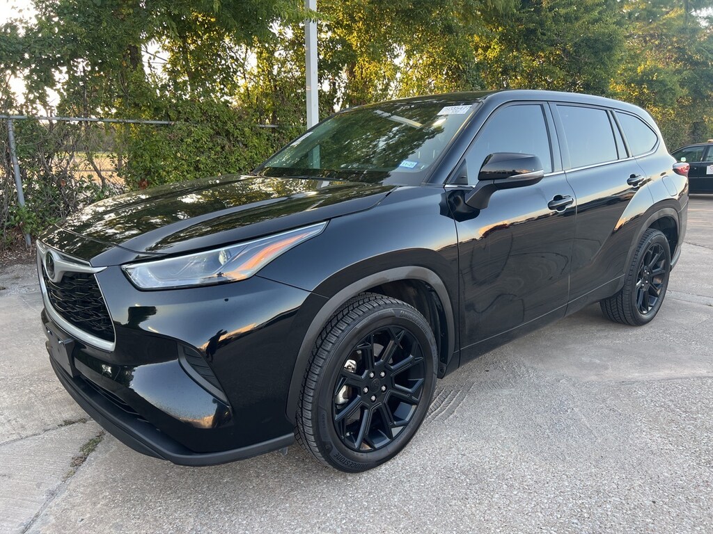Used 2022 Toyota Highlander L w/20-in Black Forged Alloy Wheels SUV
