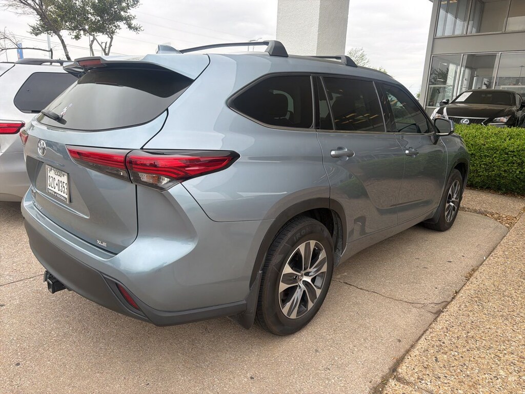 Used 2021 Toyota Highlander XLE SUV