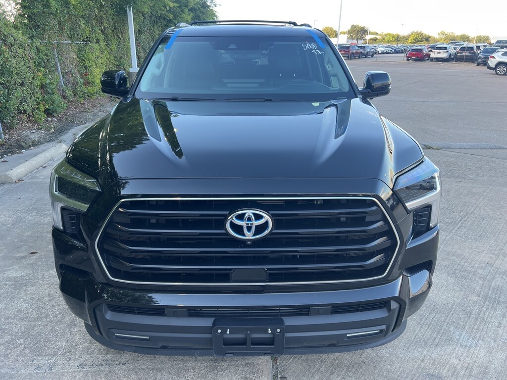 Used 2024 Toyota Sequoia SR5 Premium w/Leather/Sunroof/18-in Alloy SUV