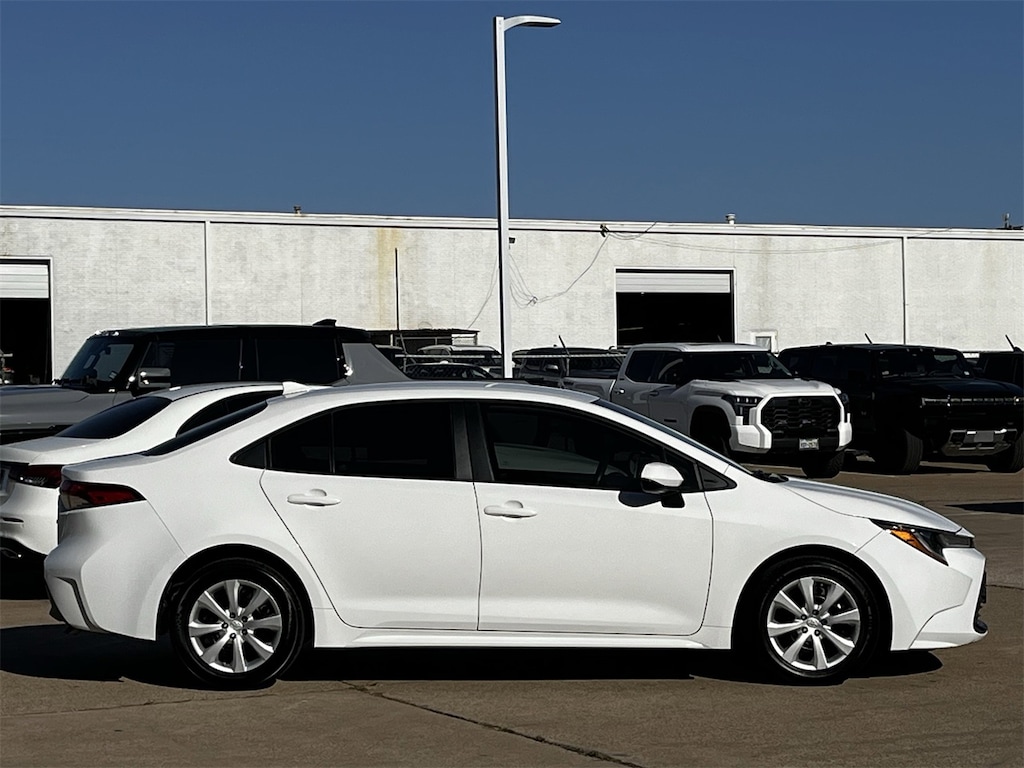 Used 2023 Toyota Corolla LE w/8-in Toyota Audio Multimedia Sedan