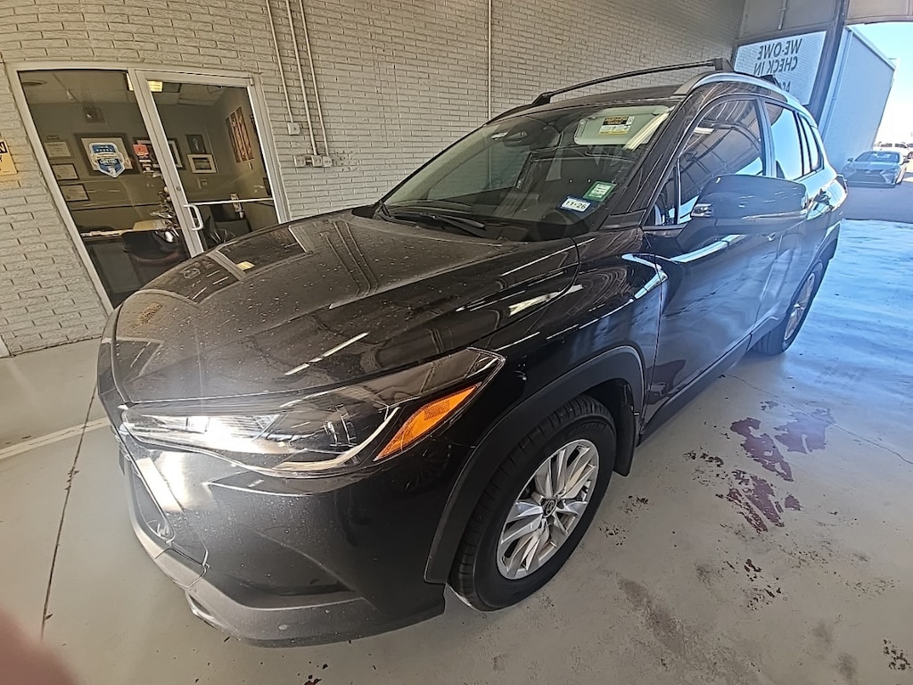 Used 2024 Toyota Corolla Cross LE w/17-Inch Silver Alloy Wheels SUV