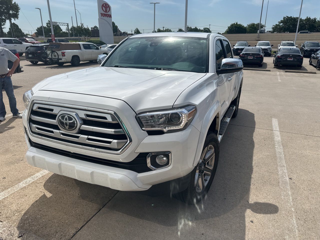 2018 Toyota Tacoma Limited Double Cab 4x4 V6 Auto Short Bed's photo