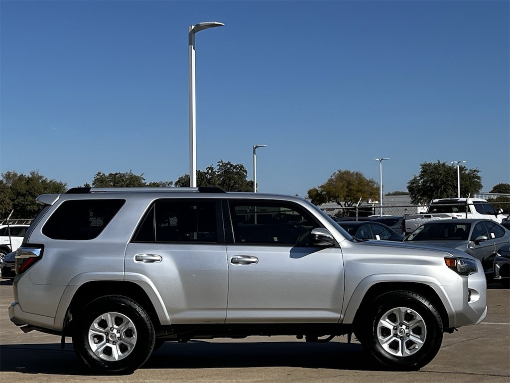 Used 2020 Toyota 4Runner SR5 w/17-in 6-Spoke Alloy Wheels SUV