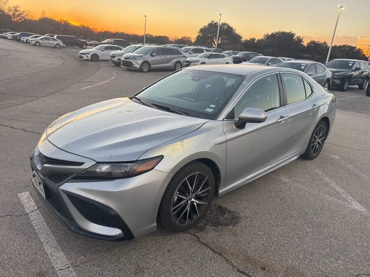 2024 Toyota Camry SE's photo