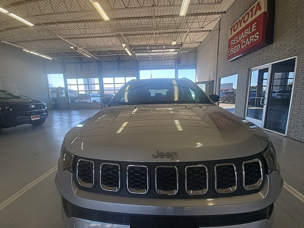 Used 2024 Jeep Compass Latitude w/17-in x 7-in Aluminum Wheels SUV