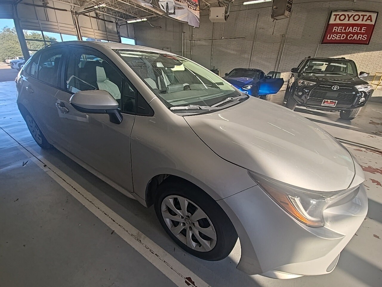 2022 Toyota Corolla LE photo 3