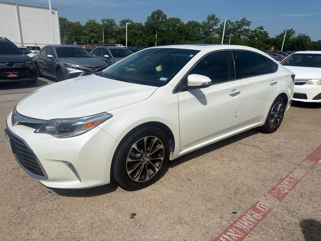 2017 Toyota Avalon XLE Premium's photo