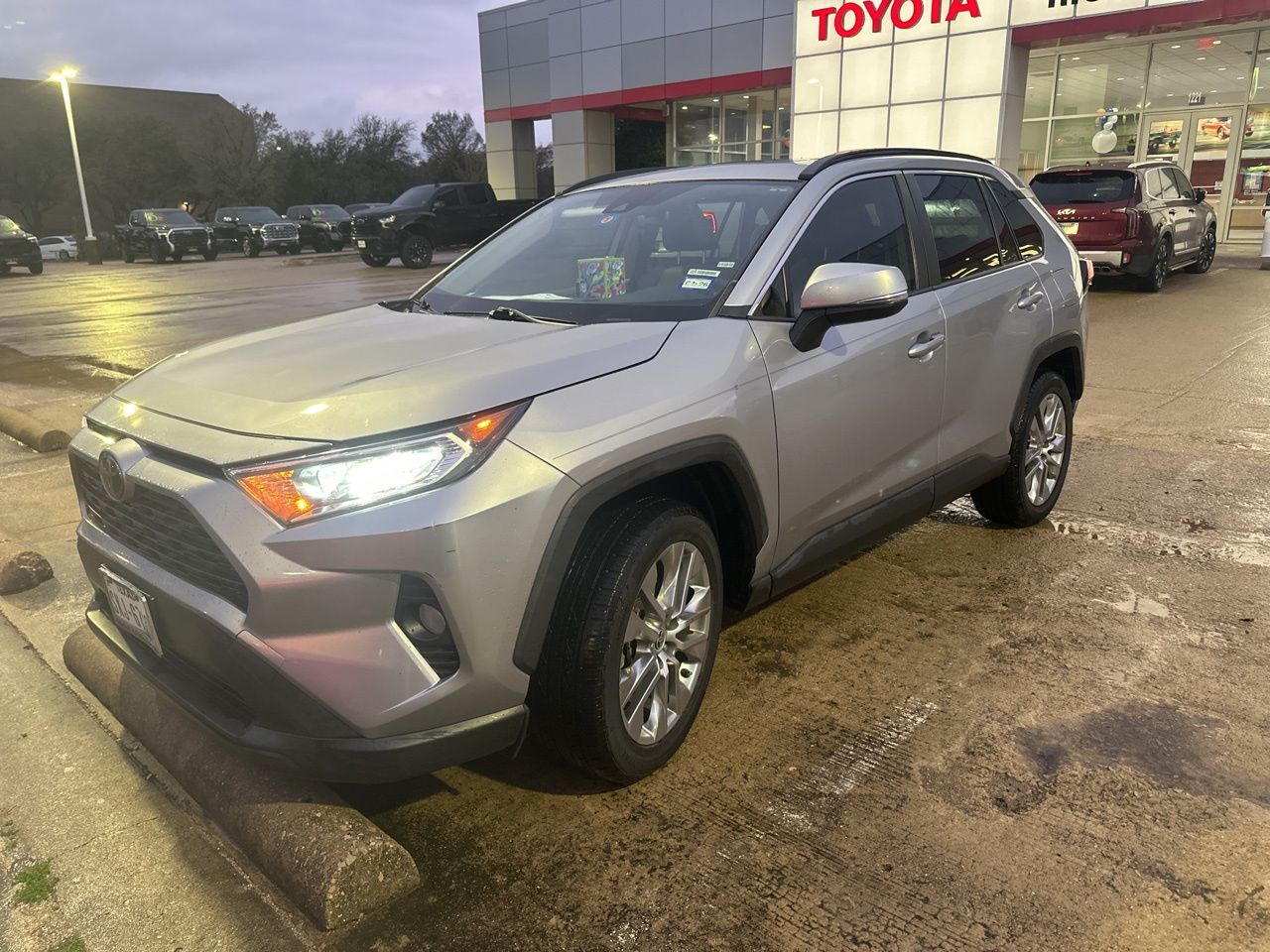 2020 Toyota RAV4 XLE Premium