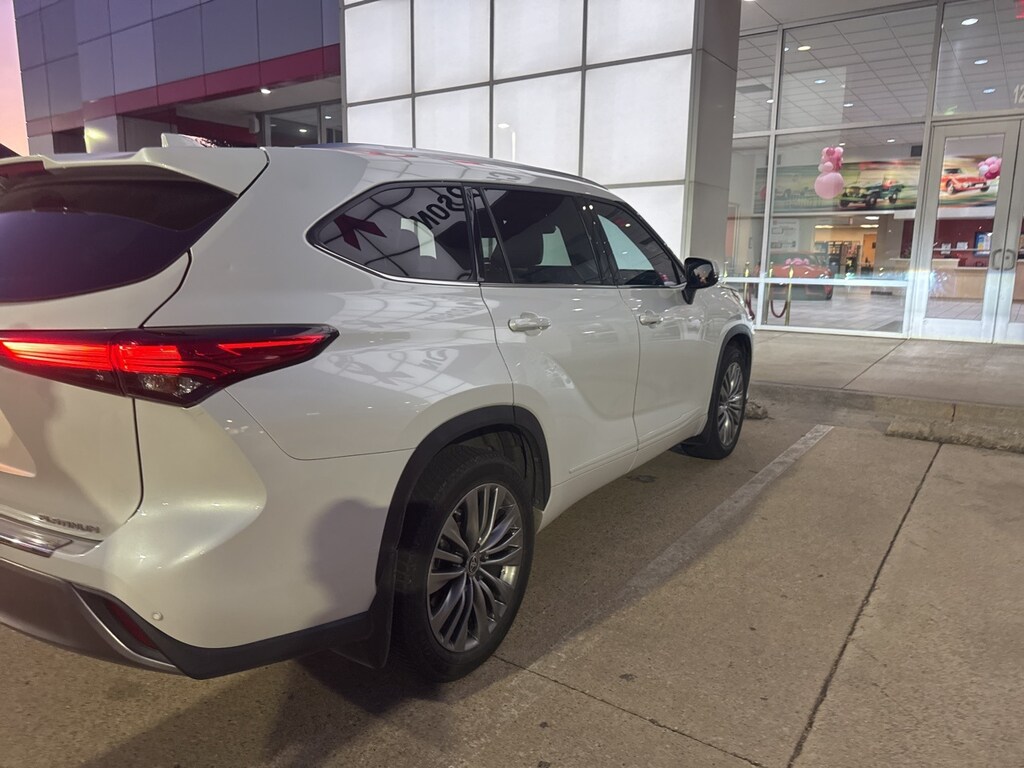 Used 2022 Toyota Highlander Platinum w/Panoramic Moonroof/HUD/Nav SUV
