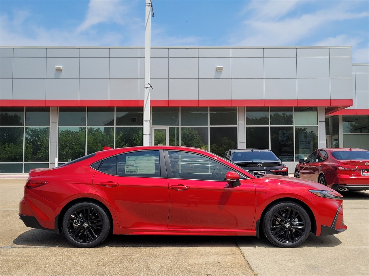 2025 Toyota Camry SE photo 3