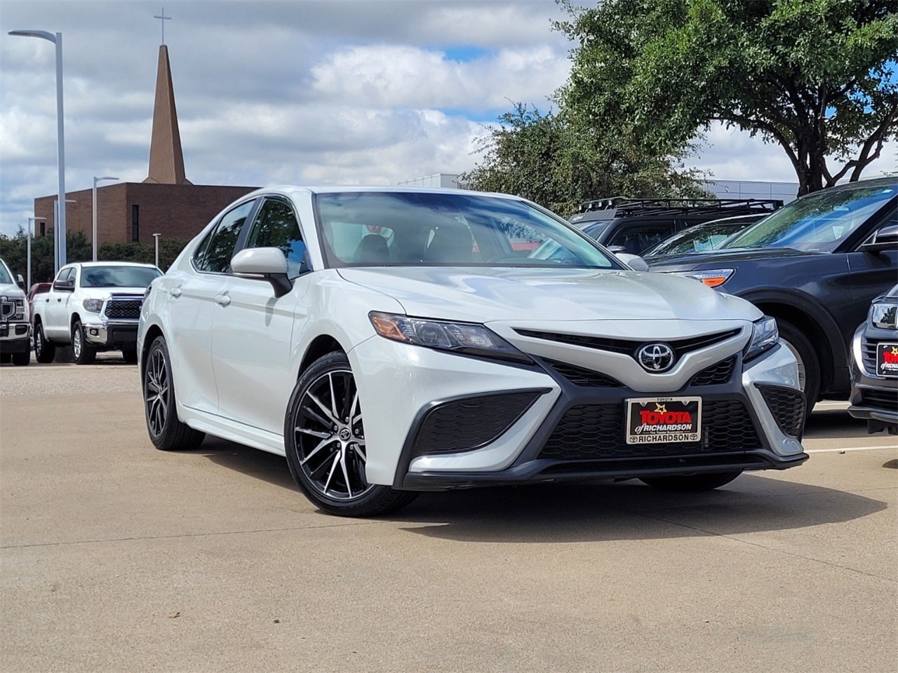 Used 2022 Toyota Camry SE with VIN 4T1G11AK1NU004040 for sale in Richardson, TX