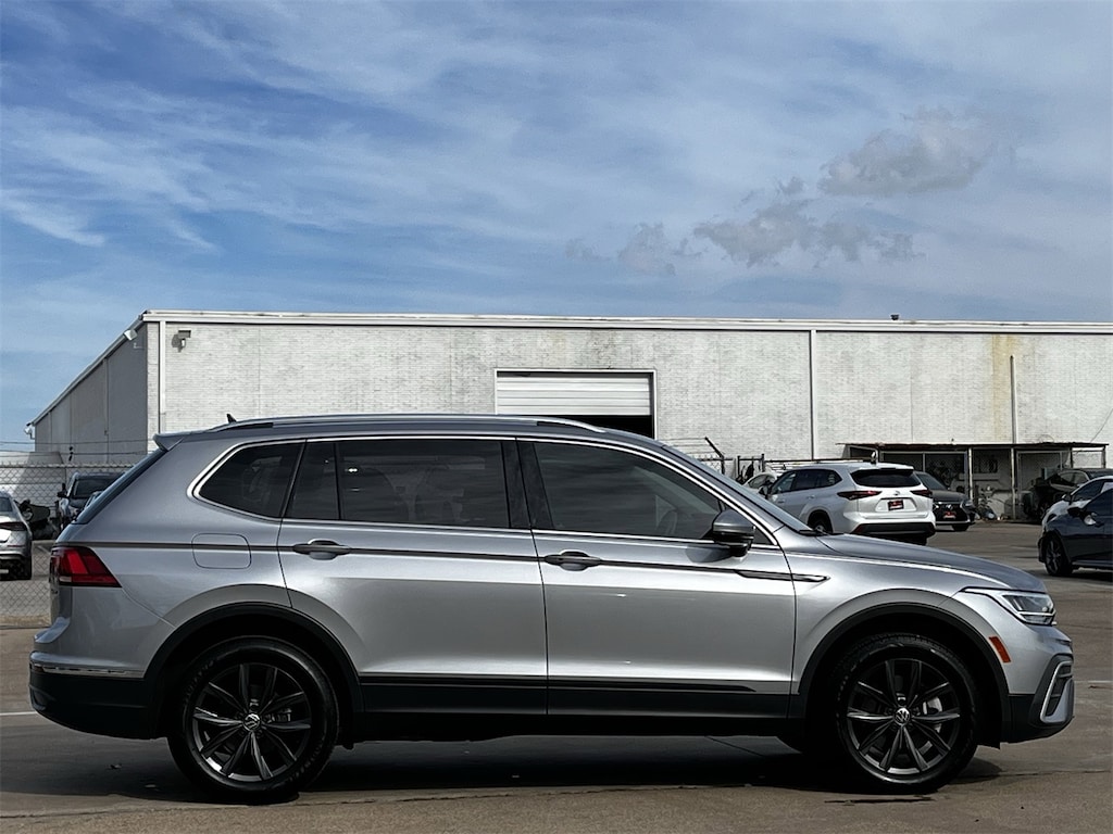 Used 2024 Volkswagen Tiguan 2.0T SE w/18-Inch 10-Spoke Alloy SUV