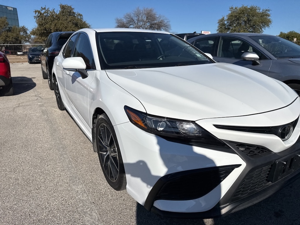 Used 2023 Toyota Camry SE w/18-Inch Alloy Wheels Sedan