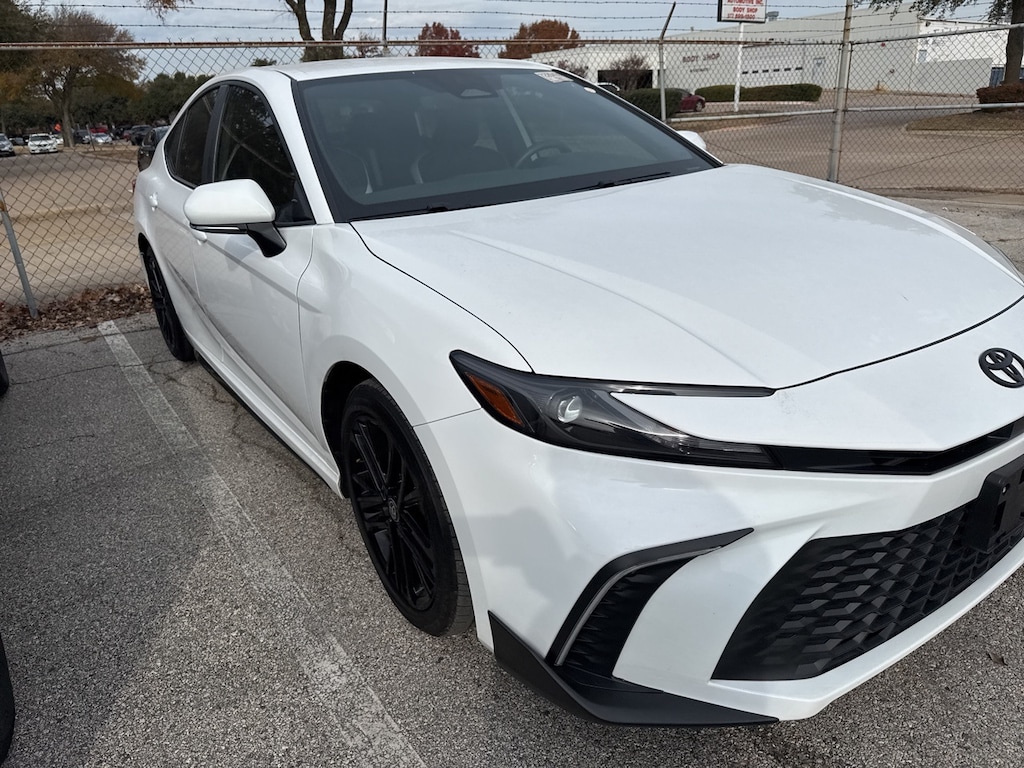 Used 2025 Toyota Camry SE w/Smart Key System/18-in Black-Finished Alloy Sedan
