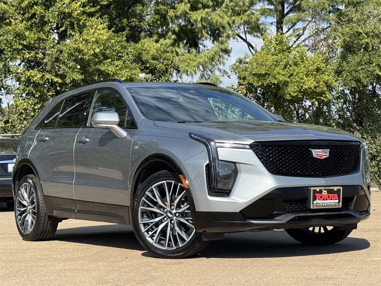 2024 Cadillac XT4 Sport photo 2