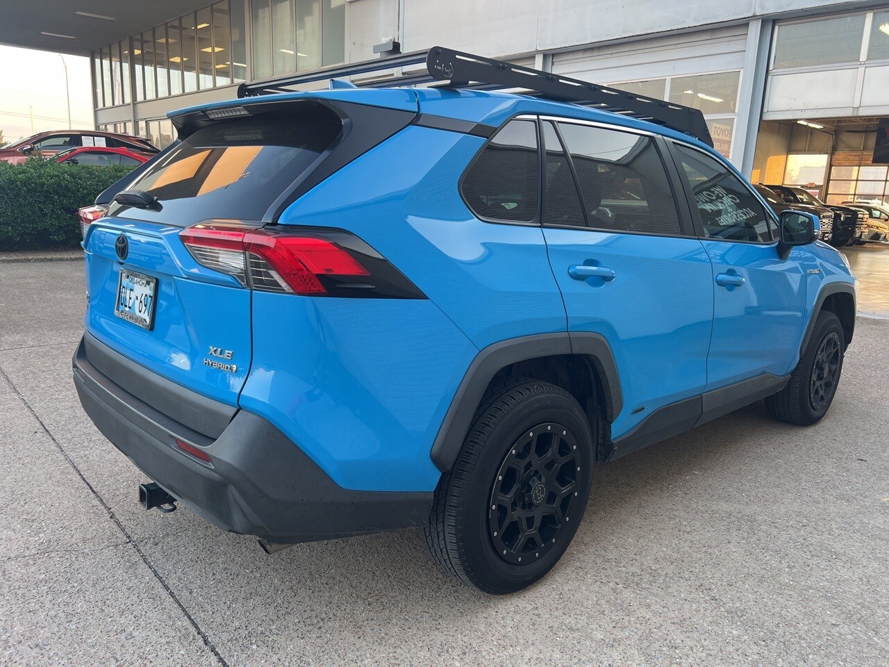 2021 Toyota RAV4 XLE photo 4
