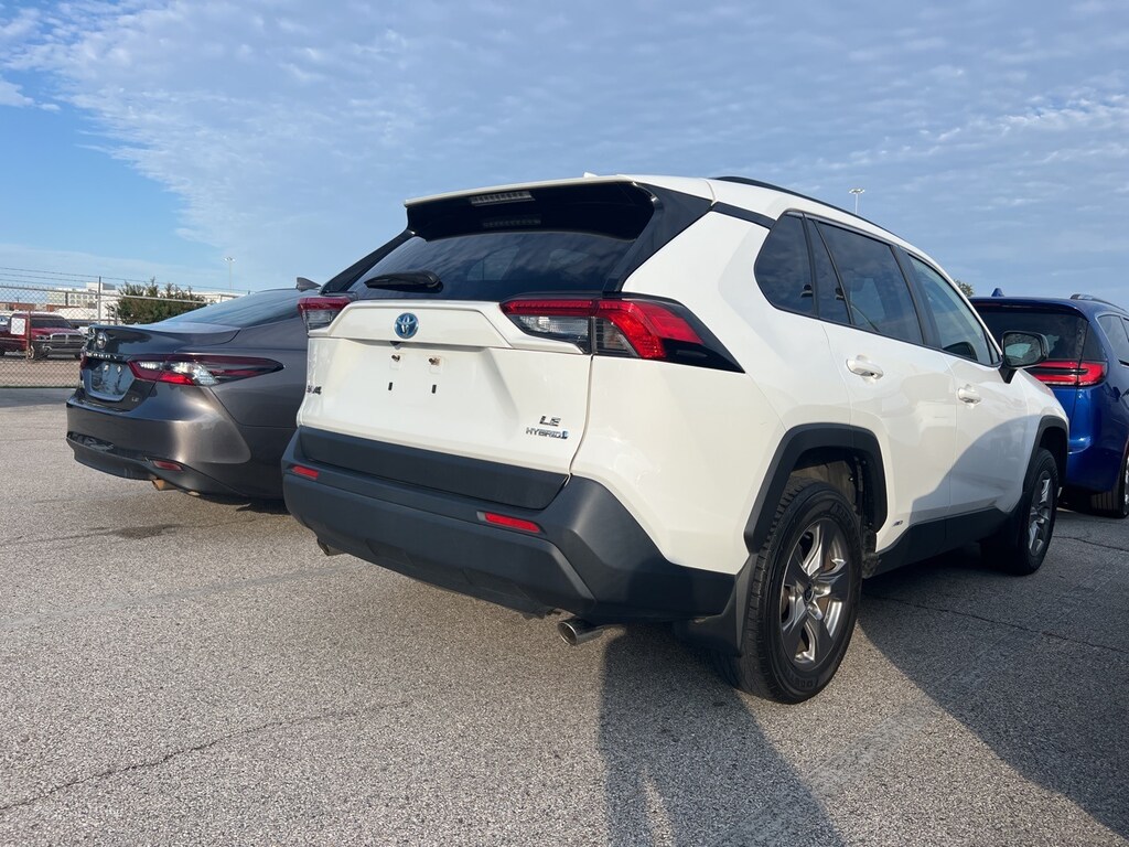 Used 2022 Toyota RAV4 Hybrid LE w/17-Inch Silver Alloy/Leather Seats SUV